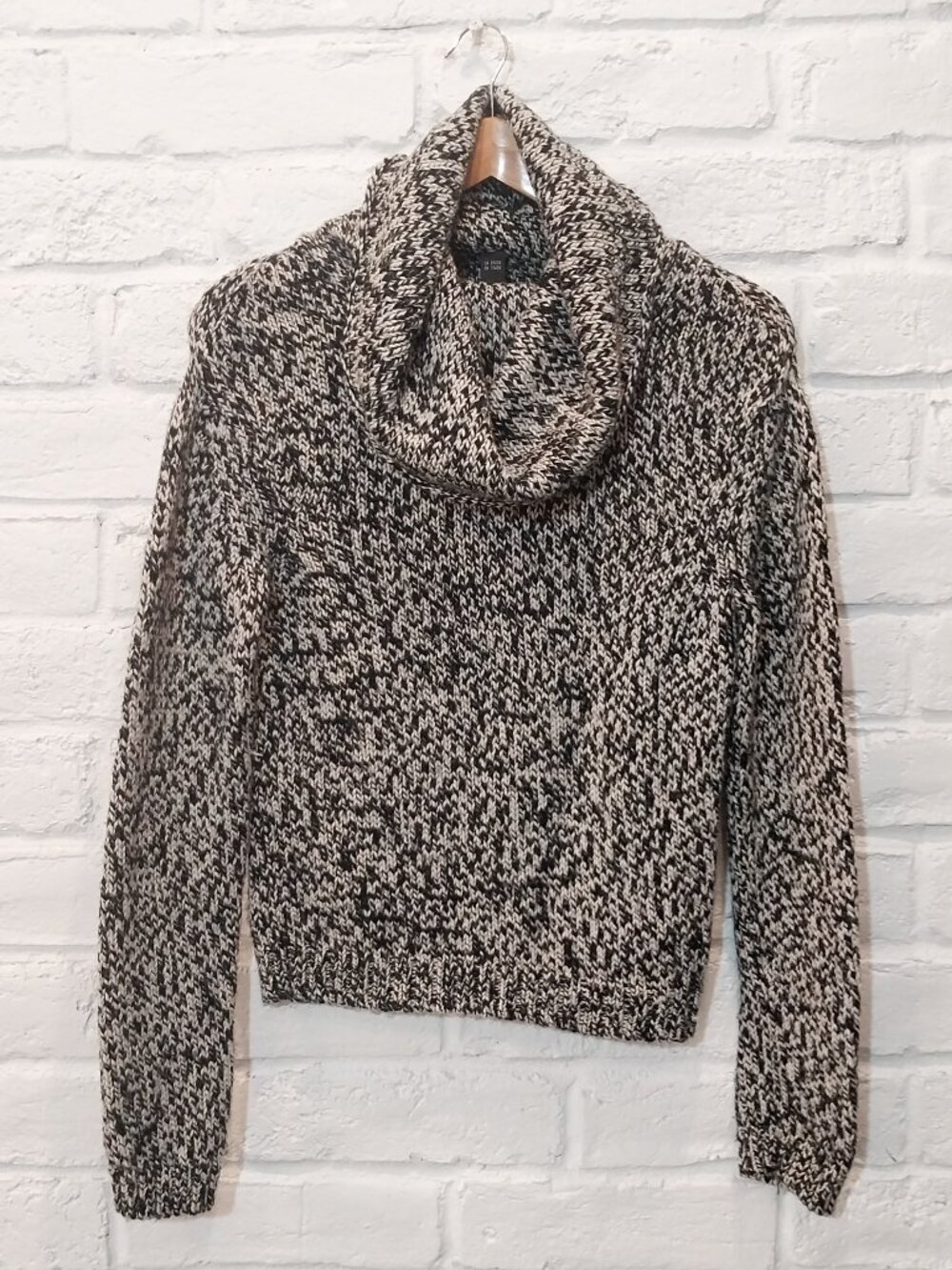 Club Monaco Chunky Knit Pullover Small 4 100% Wool Black White Cowl Neck Sweater